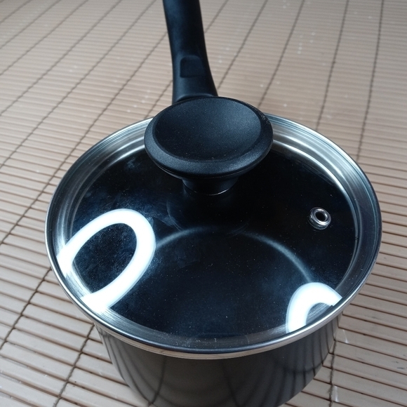 Tools of the Trade 1.5 Quart Black Enamel Pot w/ Lid non-stick coating HS10519 - Picture 3 of 5